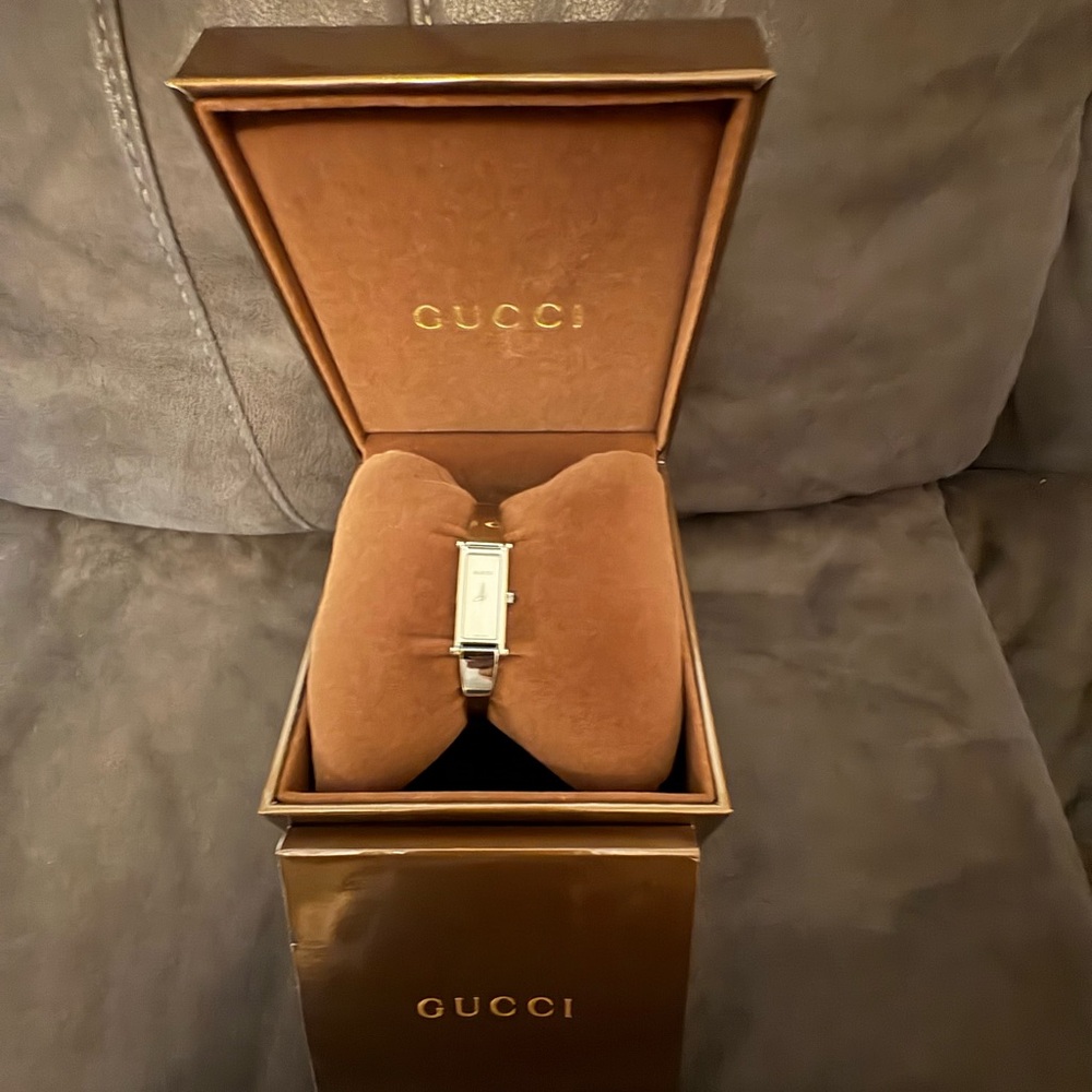 Gucci Gold Tone Rectangular Women's Bracelet Watch - Picture 9 of 12